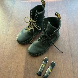 1460 WOMEN'S SMOOTH LEATHER LACE UP BOOTS